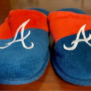 Braves Slippers for Boys, Size Large (5/6)
